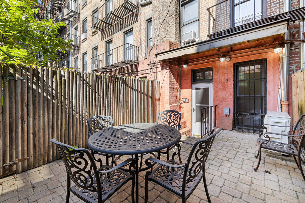 212 E 84th Street - Photo 2