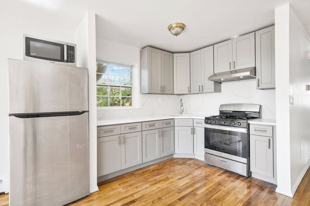 1 Monroe Street - Photo 2