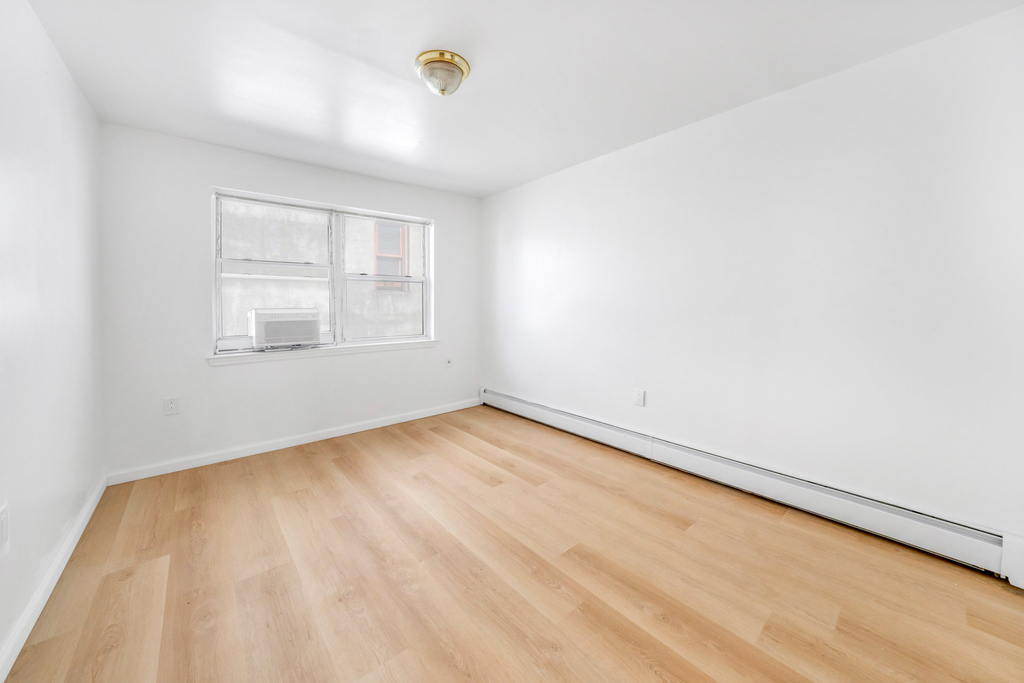 1 Monroe Street - Photo 8