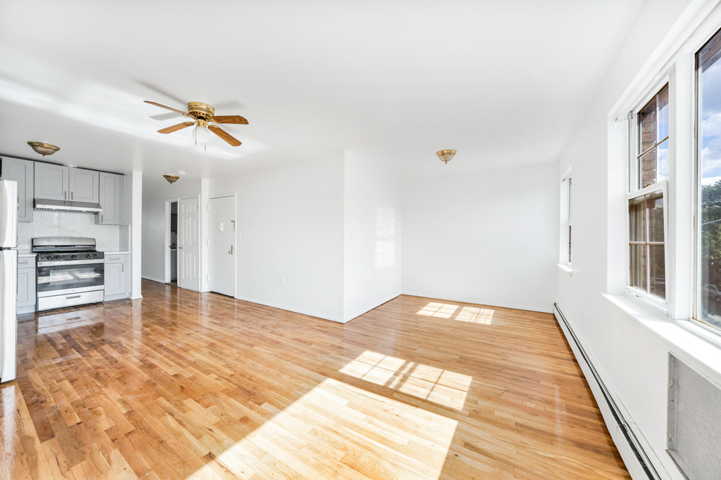 1 Monroe Street - Photo 0