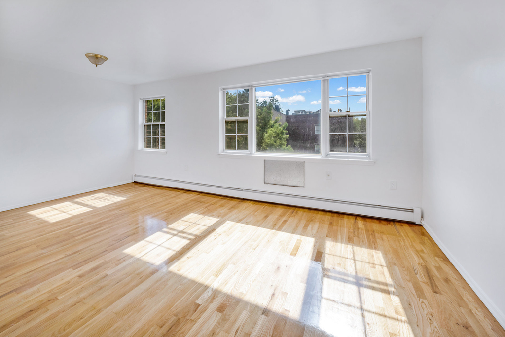 1 Monroe Street - Photo 1
