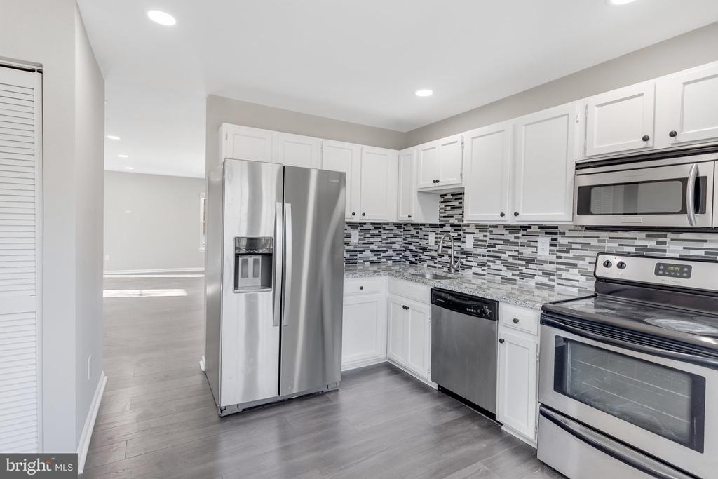 16282 Taconic Circle - Photo 11