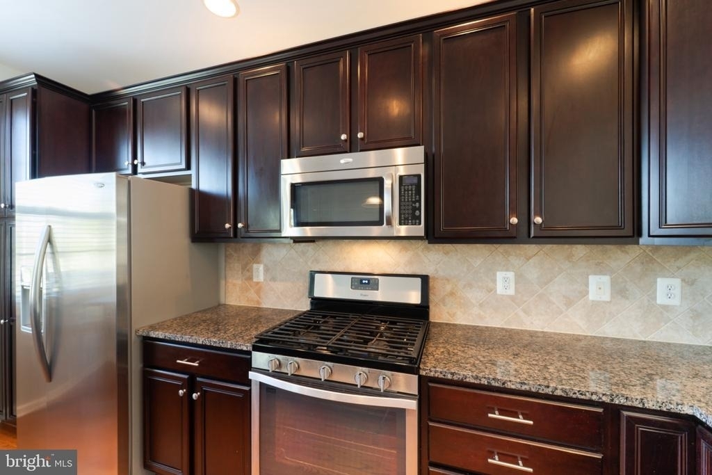 23073 Weybridge Square - Photo 2