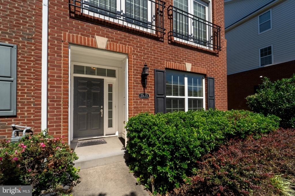 23073 Weybridge Square - Photo 0