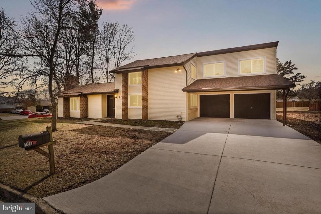 103 Farmington Lane - Photo 0