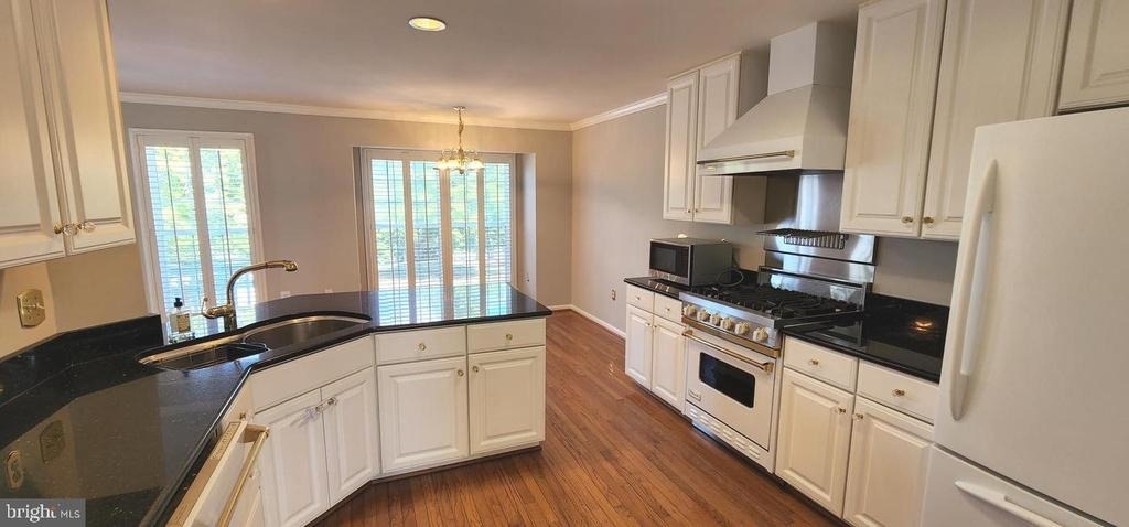 46721 Ashmere Square - Photo 10