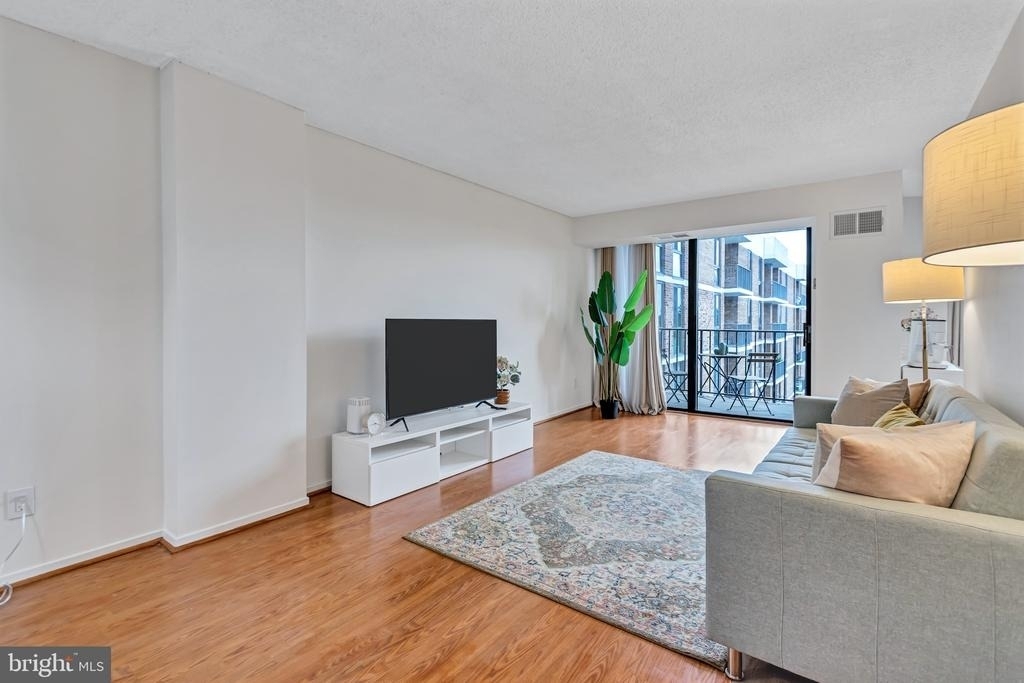 2300 Pimmit Drive - Photo 3