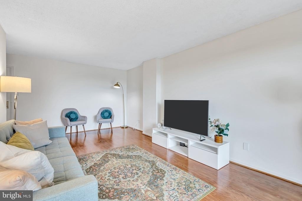 2300 Pimmit Drive - Photo 4