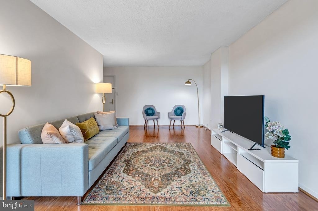 2300 Pimmit Drive - Photo 2
