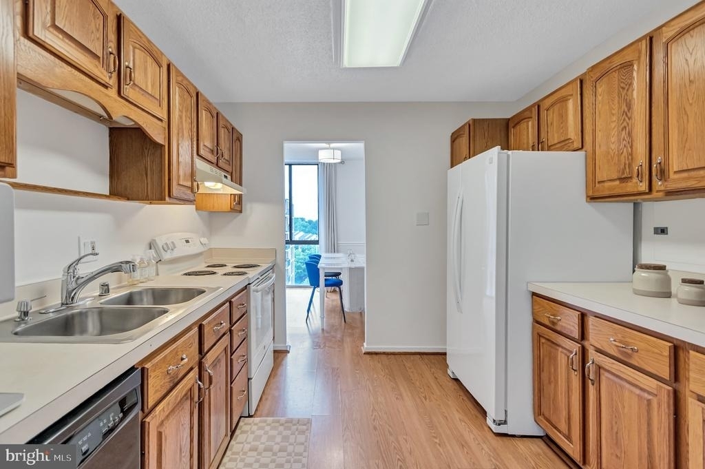 2300 Pimmit Drive - Photo 5