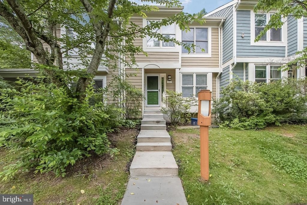 1657 Oak Spring Way - Photo 0