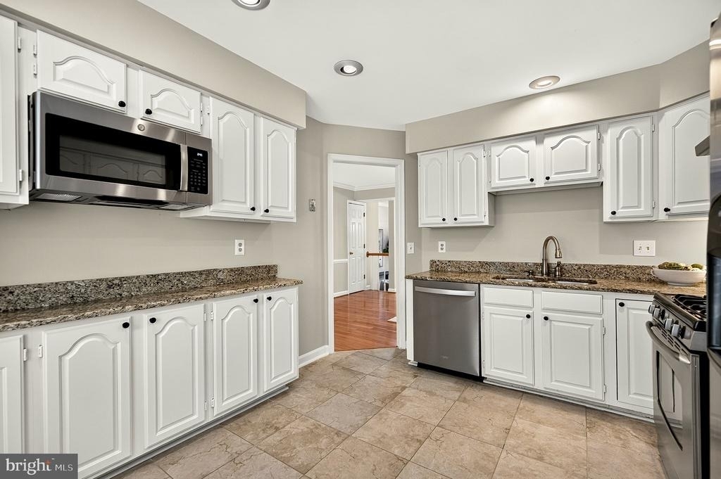 8006 Trevor Place - Photo 9