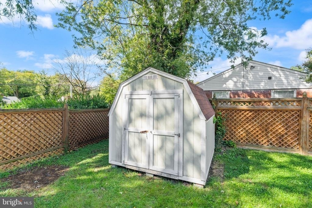 6404 Wayside Place - Photo 35