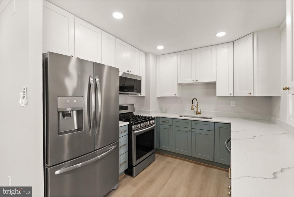 6404 Wayside Place - Photo 1