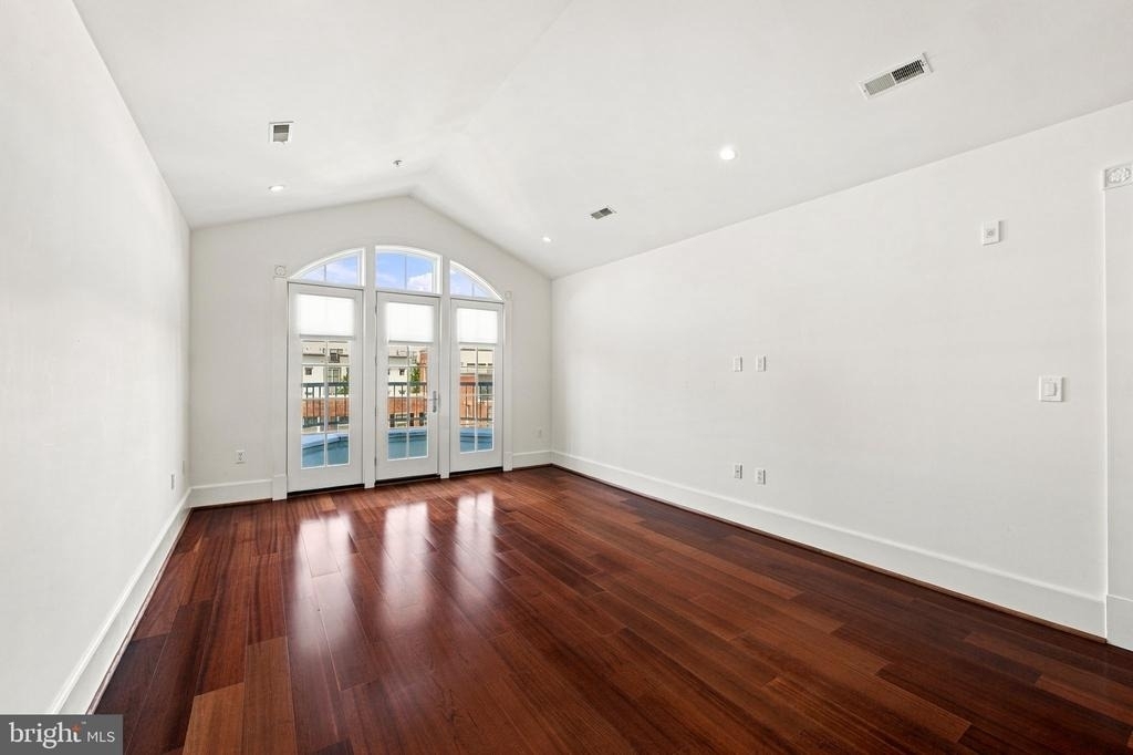 910 Powhatan Street - Photo 4