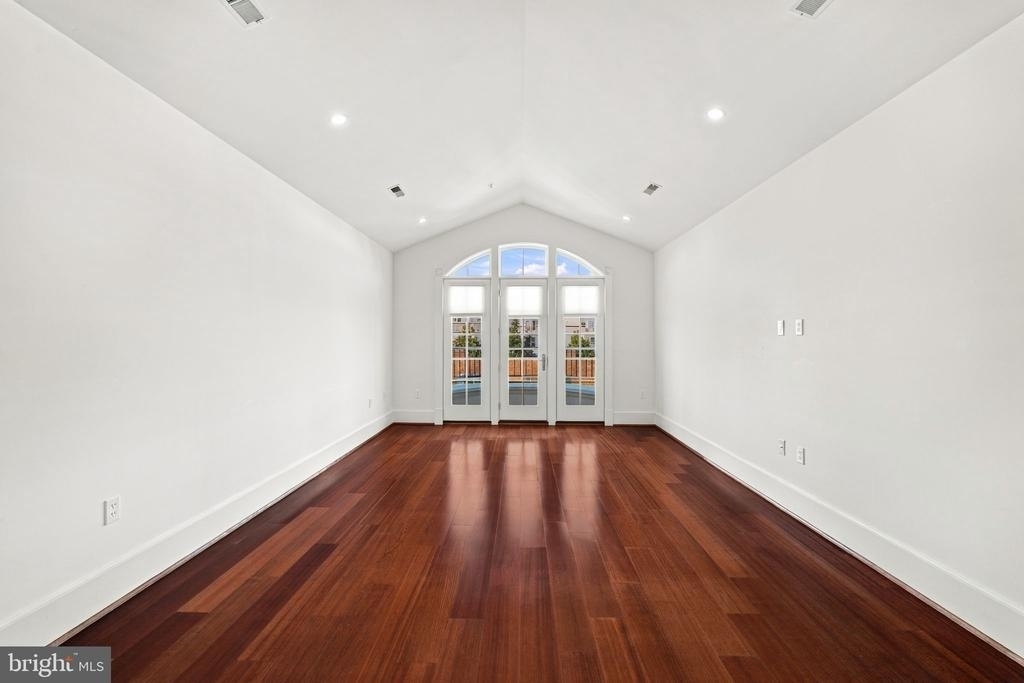 910 Powhatan Street - Photo 3