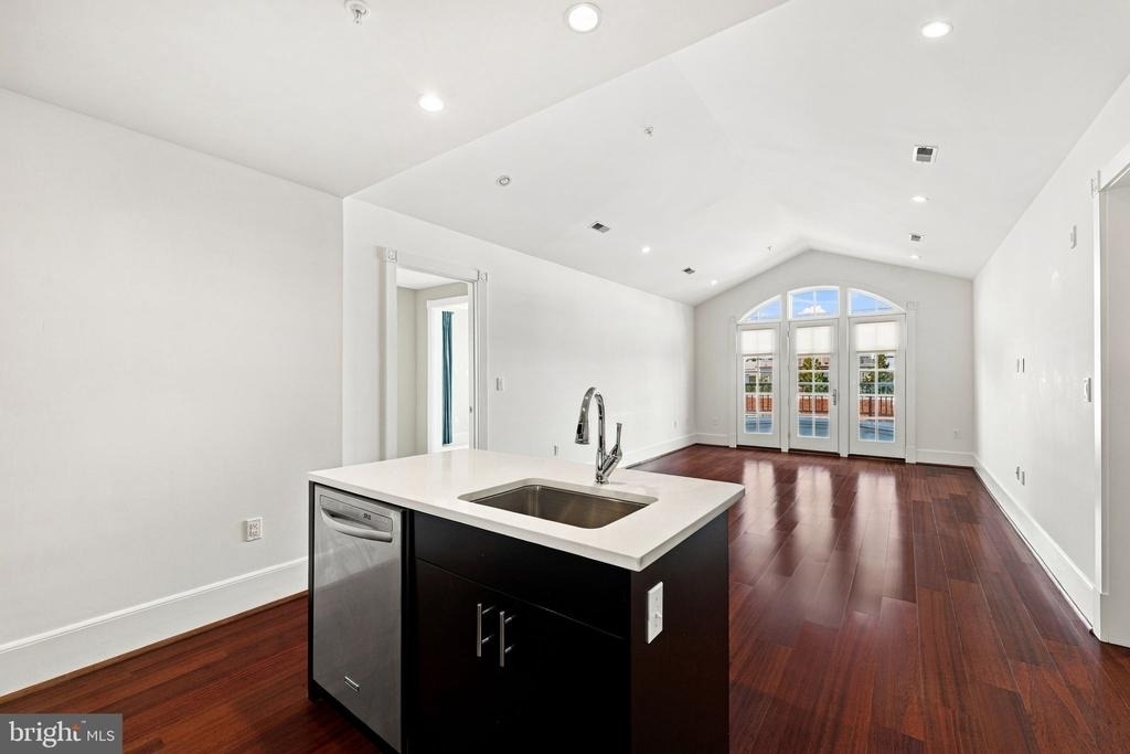 910 Powhatan Street - Photo 12