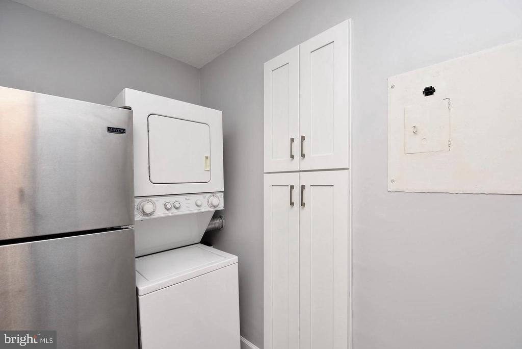 307 Yoakum Parkway - Photo 10