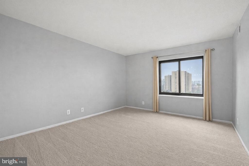 307 Yoakum Parkway - Photo 20