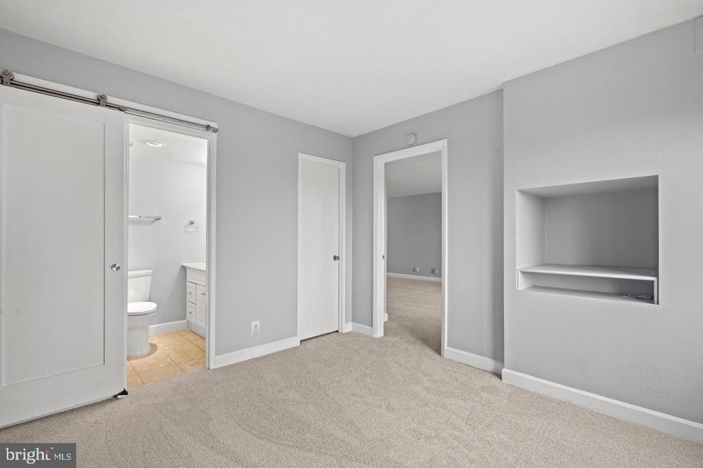 307 Yoakum Parkway - Photo 27