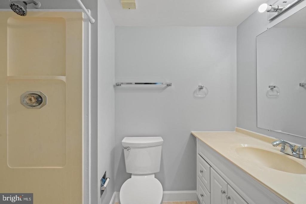 307 Yoakum Parkway - Photo 28