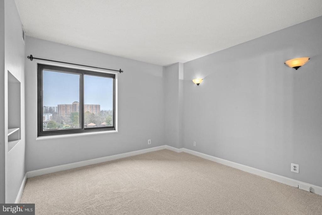 307 Yoakum Parkway - Photo 26