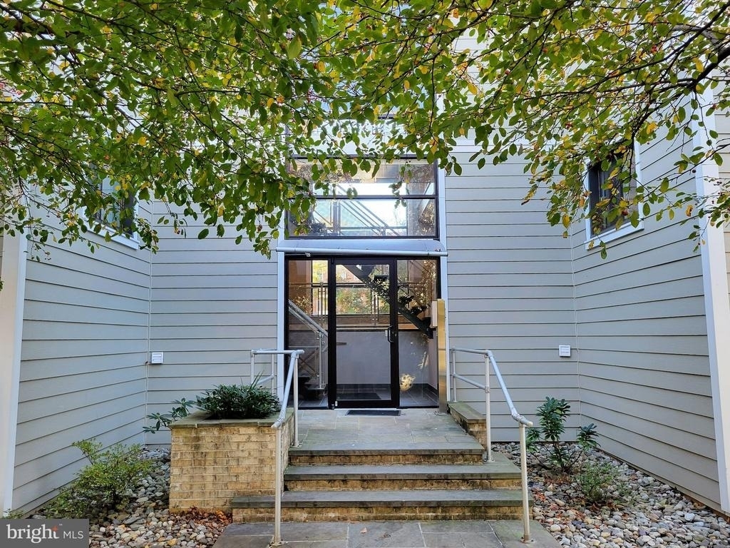 1127 N Stuart Street N - Photo 10