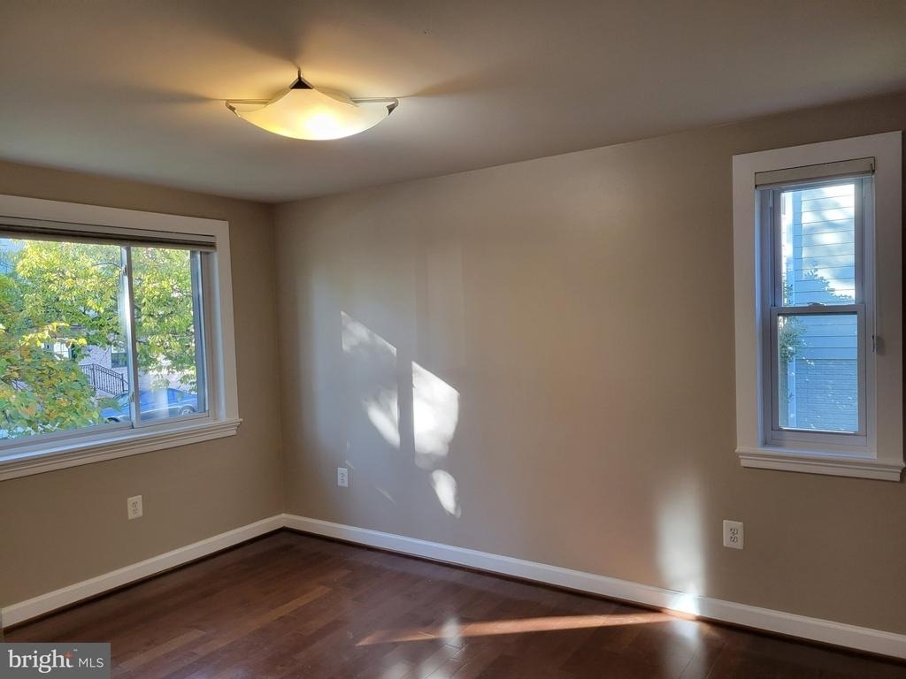 1127 N Stuart Street N - Photo 5