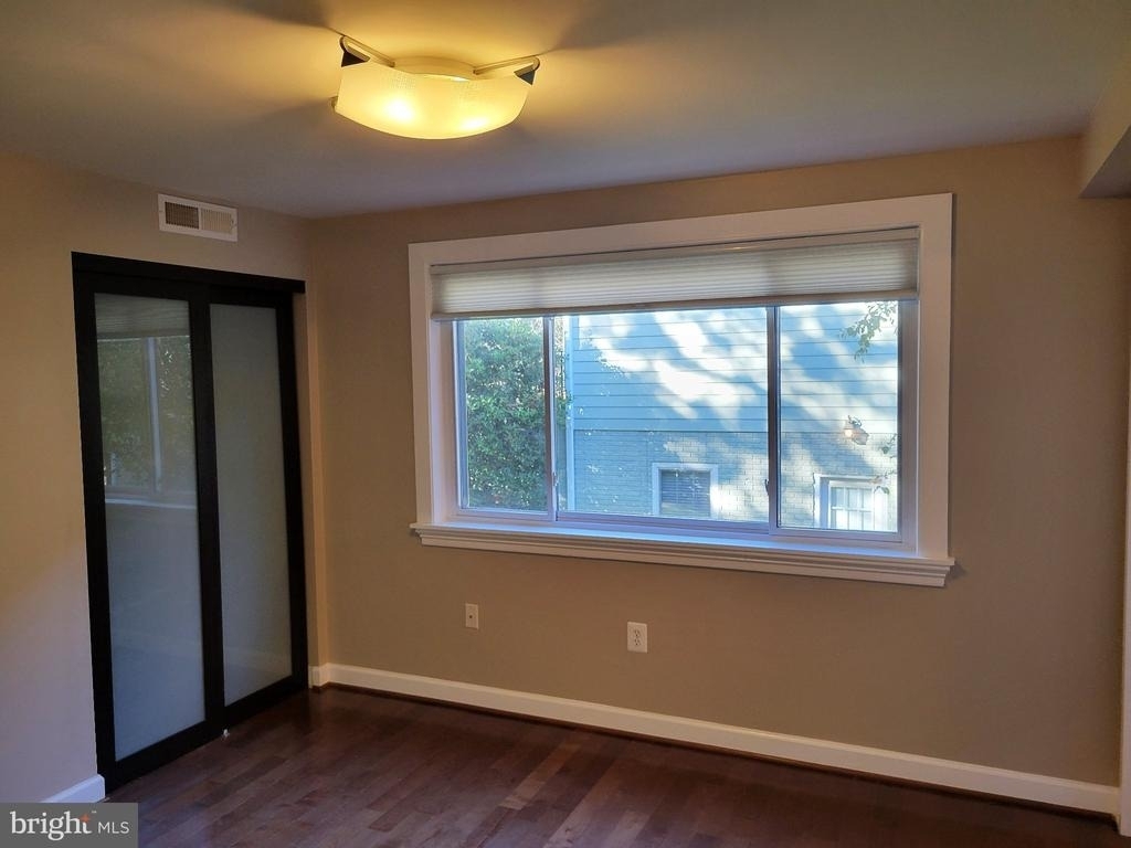 1127 N Stuart Street N - Photo 7