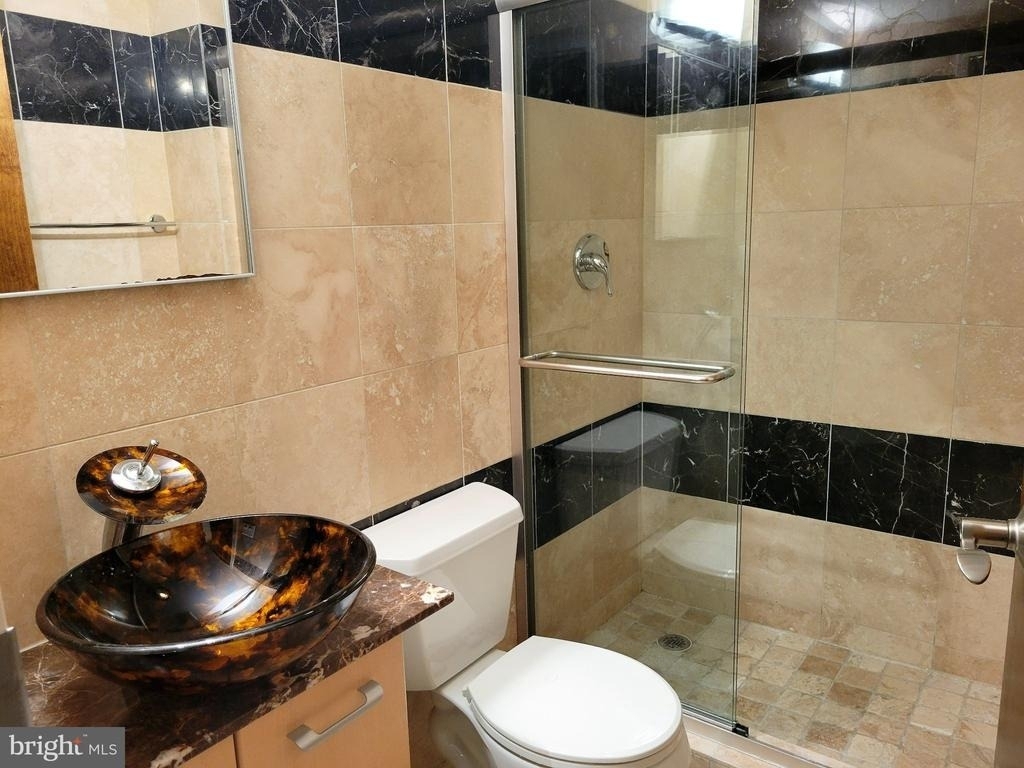 1127 N Stuart Street N - Photo 4