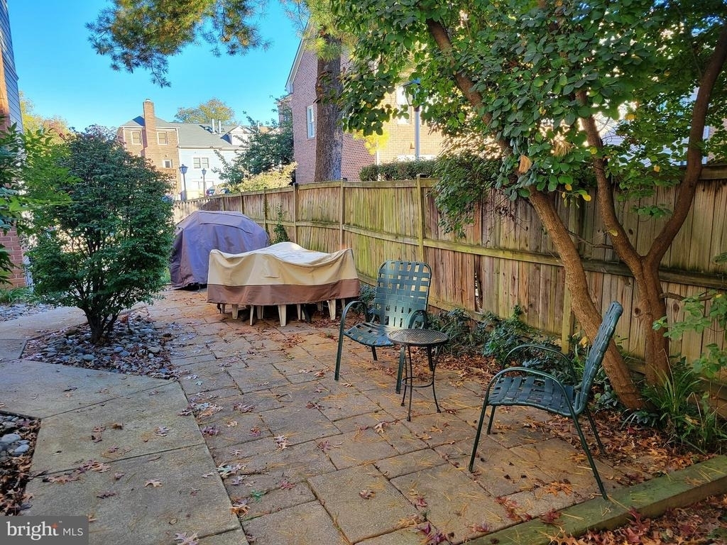 1127 N Stuart Street N - Photo 9