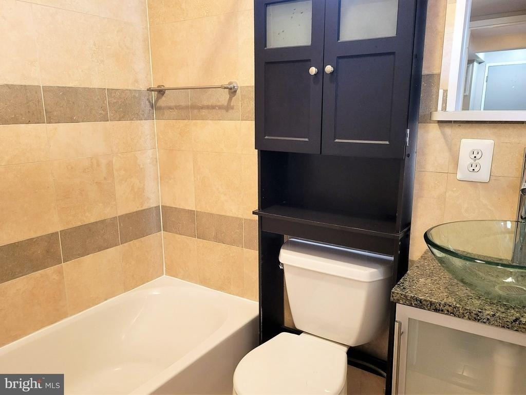 1127 N Stuart Street N - Photo 6