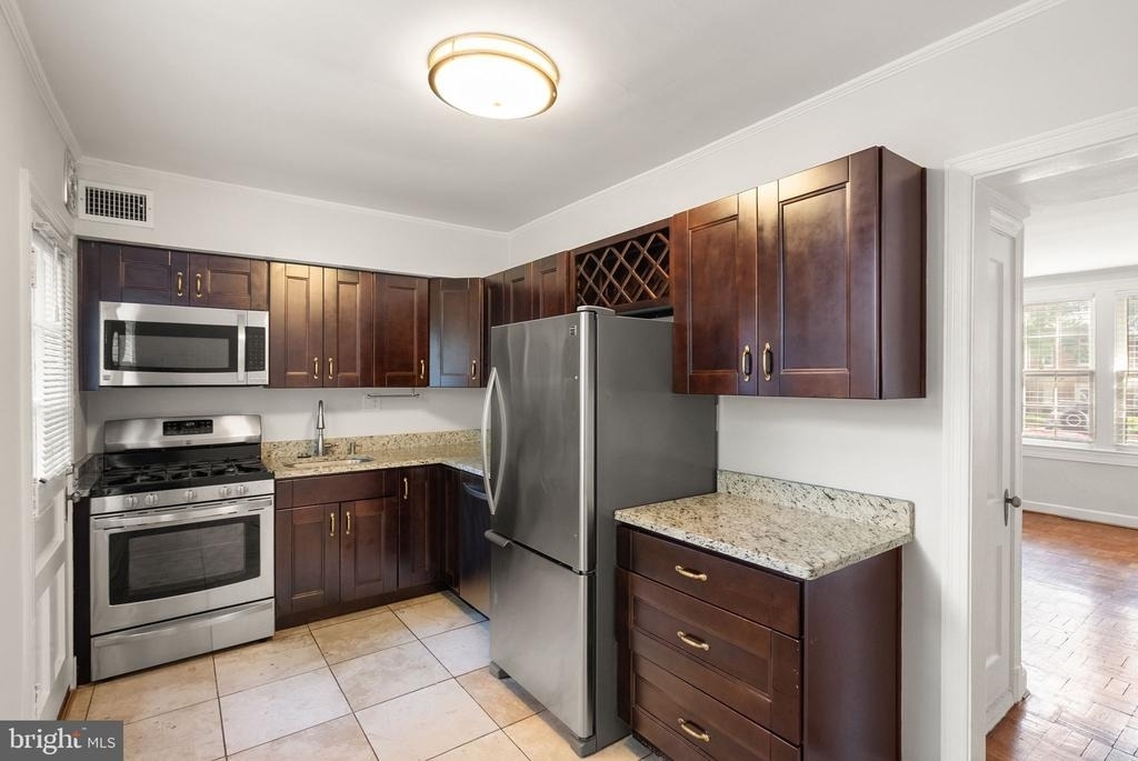 1400 S Barton Street - Photo 8