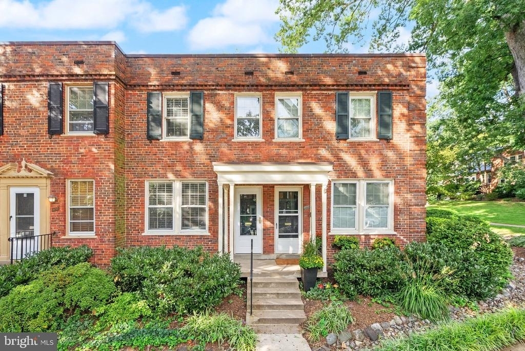 1400 S Barton Street - Photo 1