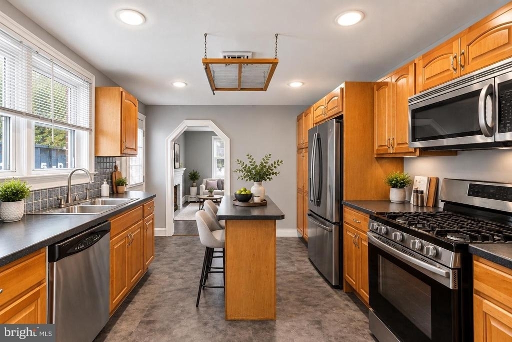 1443 Rhawn Street - Photo 3