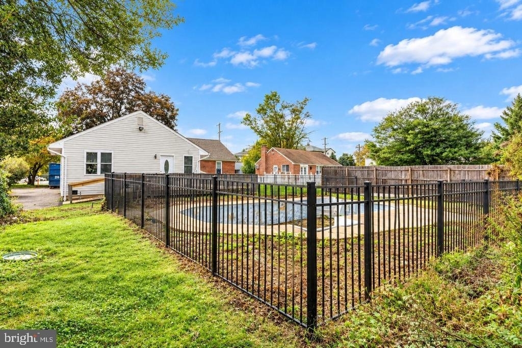 1443 Rhawn Street - Photo 22