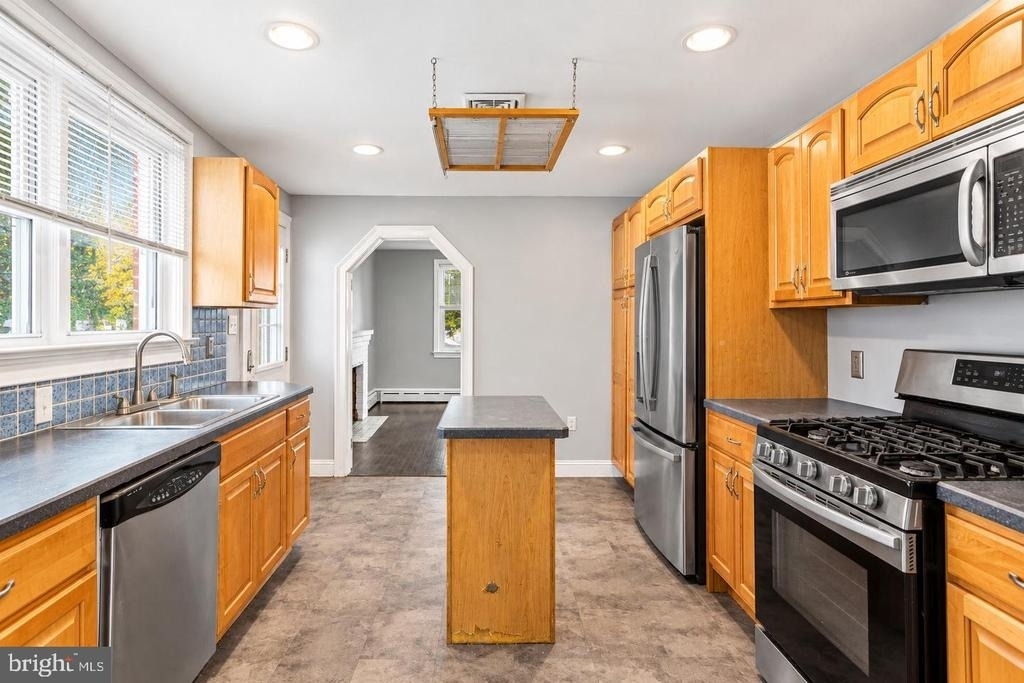 1443 Rhawn Street - Photo 4