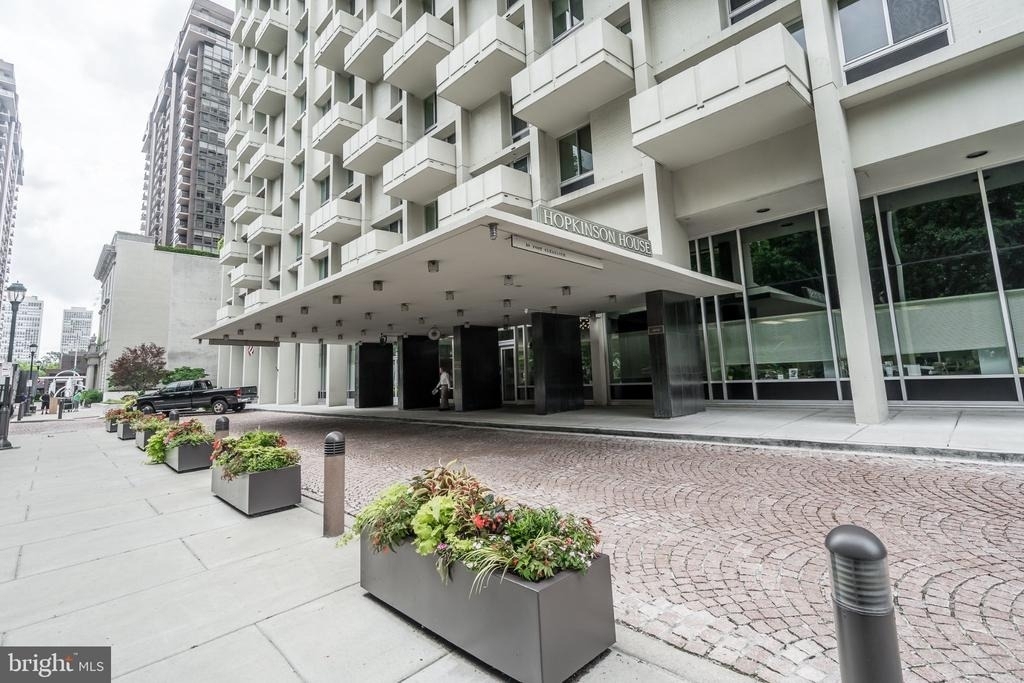 604 S Washington Square - Photo 5