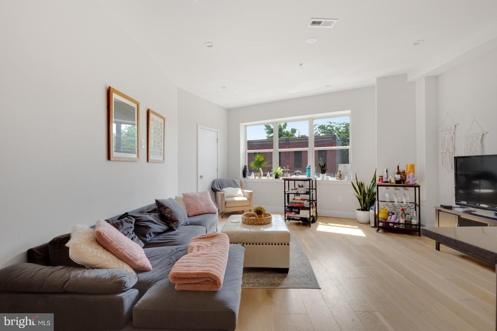 1702 Point Breeze Avenue - Photo 8