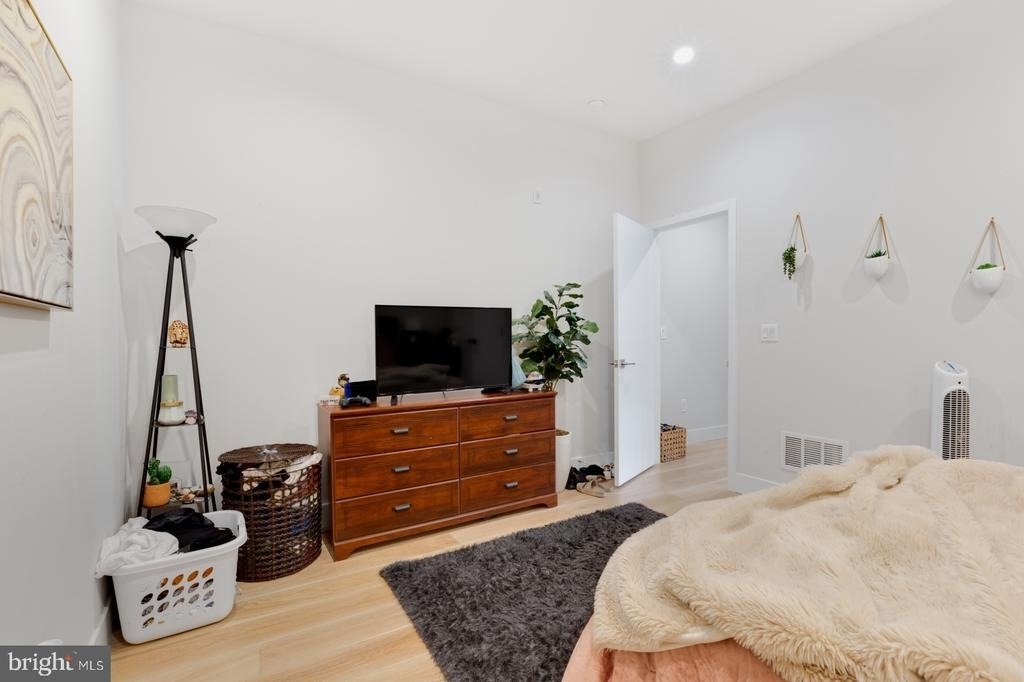 1702 Point Breeze Avenue - Photo 5