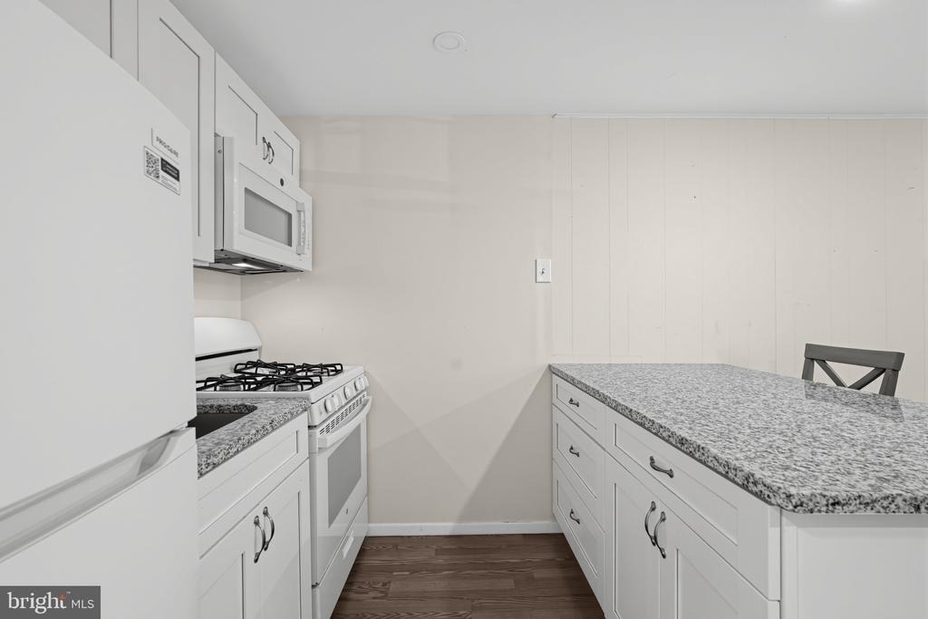 274 Greenough Street - Photo 5
