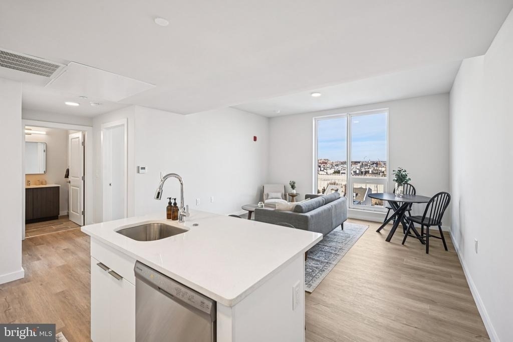 1130 N Delaware Avenue - Photo 1