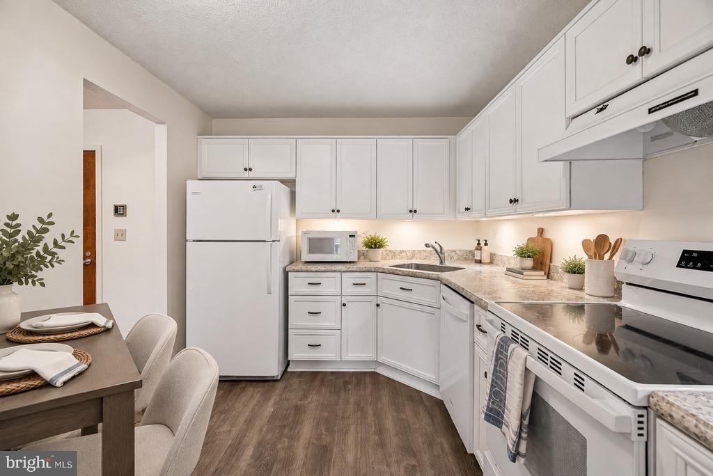 233 S 6th Street - Photo 3