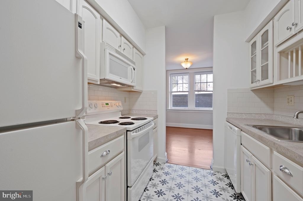 6655 Mccallum Street - Photo 3