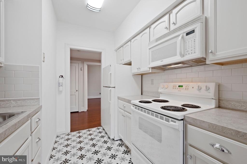 6655 Mccallum Street - Photo 4