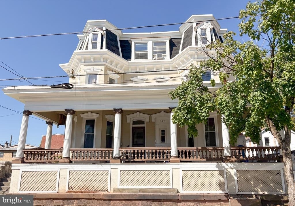 261 N York Street - Photo 0
