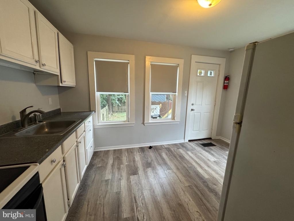 319 Grant Street - Photo 4