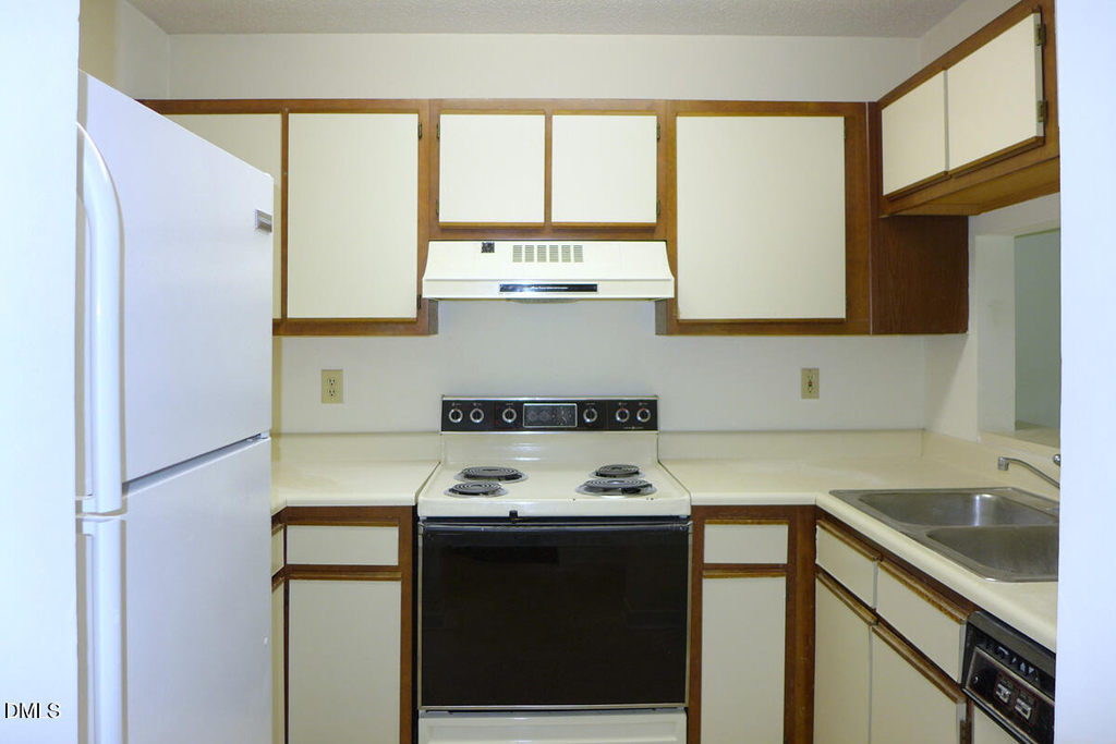 710 Martin Luther King Junior Boulevard - Photo 5