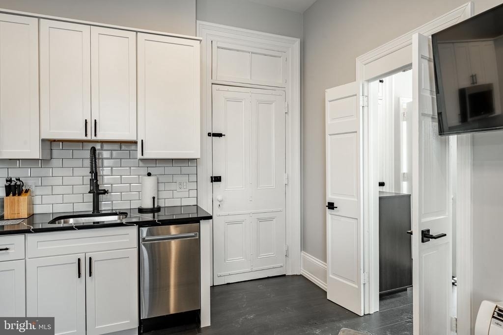 305 S Walnut Street - Photo 4