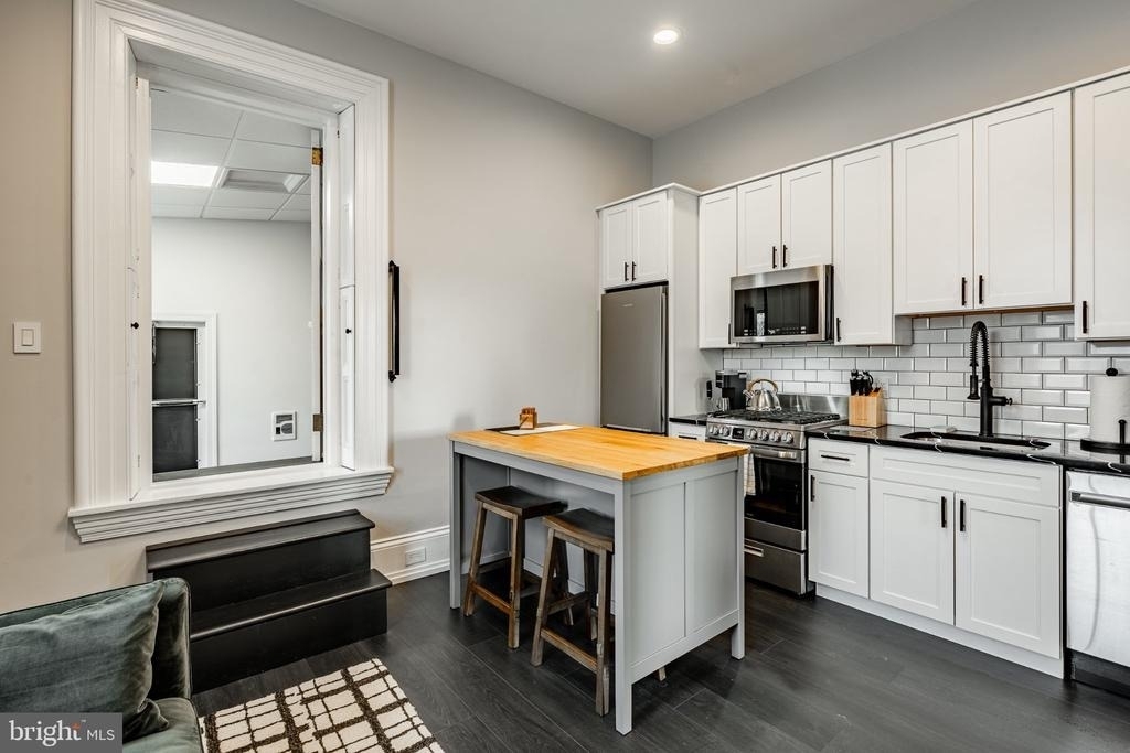 305 S Walnut Street - Photo 2